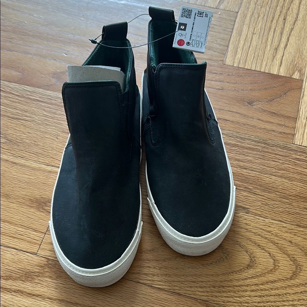 Zara Black Slip-On Sneakers with Modern Design